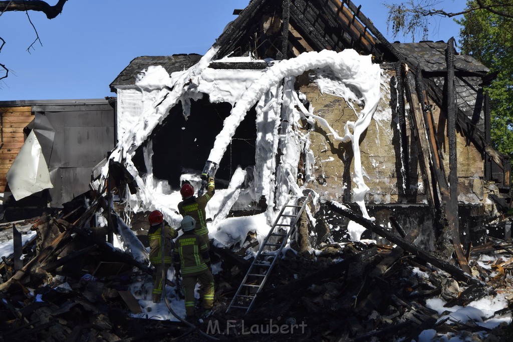 Grossfeuer Einfamilienhaus Siegburg Muehlengrabenstr P1411.JPG - Miklos Laubert